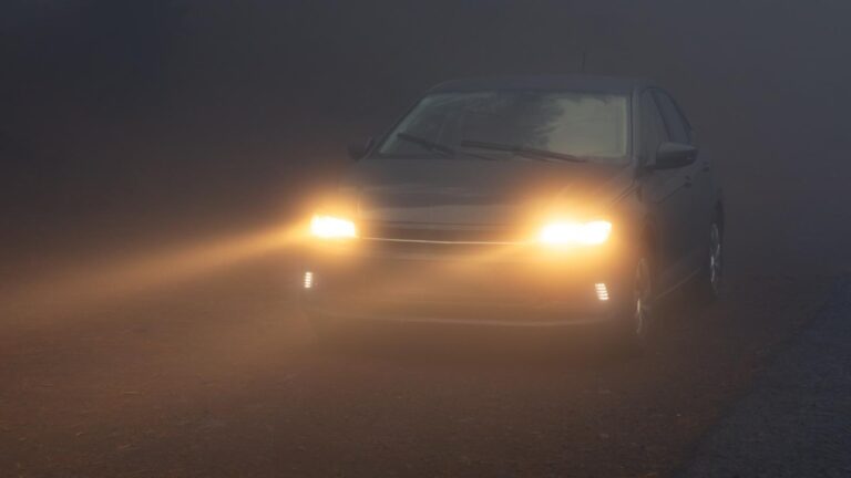 kitrina fota provoleis autokinito yellow lights (2) (1)