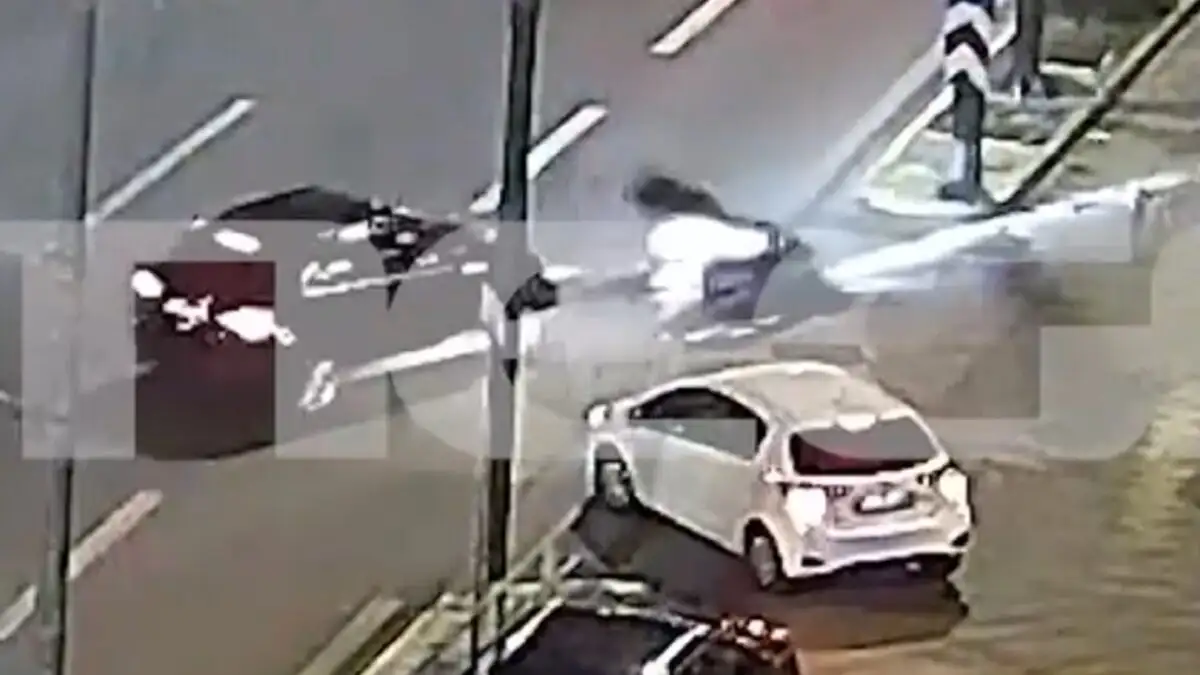 Λεωφόρος Συγγρού: Σύγκρουση αυτοκινήτου με μηχανή