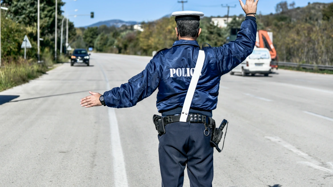 Oδηγός έτρεχε με 203 χλμ./ώρα στα Μέγαρα!…επιχείρησε να δωροδοκήσει αστυνομικούς!
